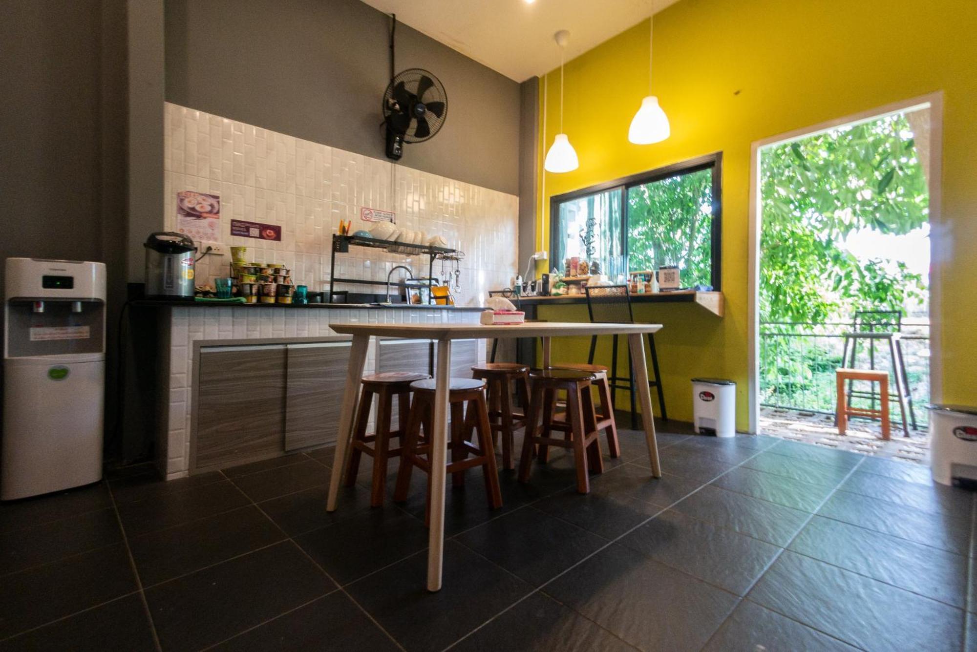 Paknap Hostel Nan Zewnętrze zdjęcie